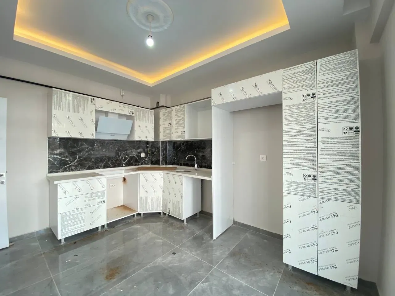 DEVELİ POLAT GAYRİMENKUL-TEKİR CADDESİNDE KİRALIK LÜX DAİRE