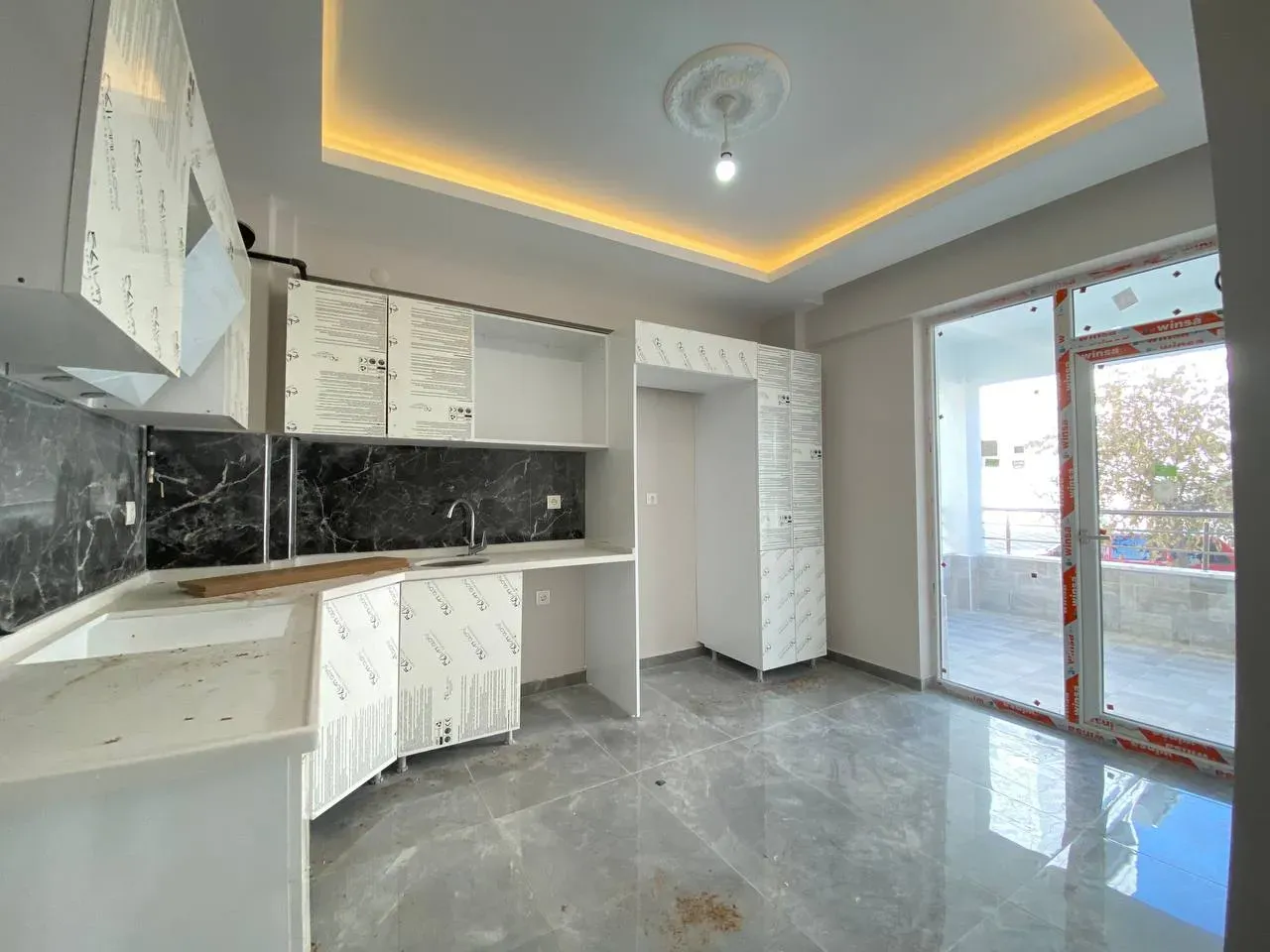 DEVELİ POLAT GAYRİMENKUL-TEKİR CADDESİNDE KİRALIK LÜX DAİRE